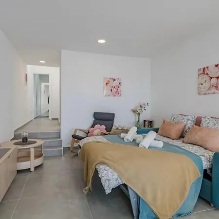 Casa Blanca F10 With Sea View Apartment